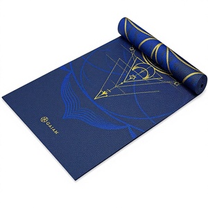 Tappetino Yoga Gaiam Premium 6mm con Stampa Geometrica Reversibile Extra Spesso Antiscivolo per Esercizi e Fitness con <span class=keywords><strong>Borsa</strong></span> (68" X 24" X 6mm di Spessore) - Product Image 1