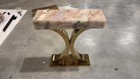 Meuble d'entrée de luxe en quartz rose, console avec tiroirs en bois de noyer, table moderne écologique en acier inoxydable doré, mobilier de maison