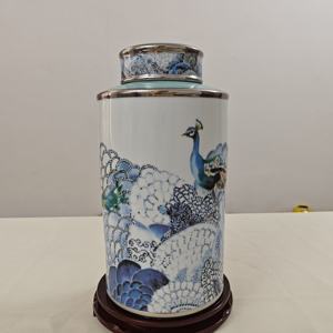 Jarrón de Porcelana y Templo de Diseño Moderno de Lujo Europeo Art Deco con Diseño de Pavo Real para Decoración del Hogar y la Cocina, Blanco y Verde Claro - Product Image 4