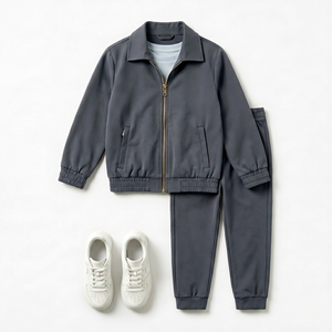 Conjunto deportivo informal gris para niños, chaqueta con cierre y cuello vuelto y pantalones largos con bolsillos laterales - Product Image 1