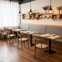 Ensemble table et chaises contemporains en cuir pour restaurant, café, bar, hôtel - Mobilier commercial