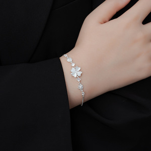 Bracelet en acier inoxydable à motif crocodile haut de gamme, vente chaude, géométrique, en acier titane, germanium, unique et élégant - Product Image 4