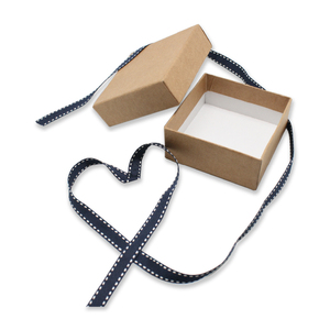 Caja de Regalo Pequeña de Papel Kraft con Cinta, Empaque Ecológico para Anillos, Aretes y Pequeños Regalos - Product Image 5