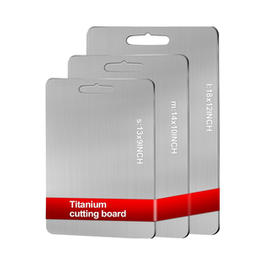 مجموعة ألواح تقطيع للمطبخ من التيتانيوم النقي 100٪ درجة GR1 مكونة من 3 أحجام (13×9، 14×10، 18×12 بوصة) صالحة للطعام سهلة التنظيف ومقاومة للروائح - Product Image 1