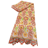 Tissu de robe de soirée africaine en mousseline de soie rose pastel multicolore à motif floral cachemire, brodé de dentelle et de petites paillettes, avec bordure inférieure ajourée