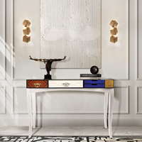 Décoration d'intérieur nordique, table console moderne de luxe avec tiroirs faits à la main, accents en miroir et en verre, poignées en laiton et finitions personnalisables