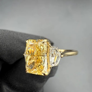 Bague en or massif 9/18 carats certifiée IGI avec diamant jaune de laboratoire taille émeraude, bague fantaisie en diamant jaune vif, bague en diamant jaune cultivé en laboratoire - Product Image 4
