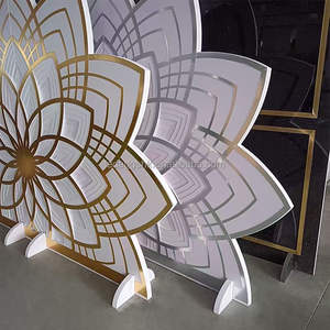 Panel Acrílico de Pared con Flores Blancas Personalizado LEDA, Fondo de PVC con Borde Dorado para Decoración de Bodas, Eventos y Fiestas - Product Image 4