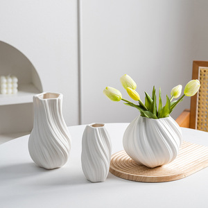 Vente en Gros Vases à Fleurs en Céramique Bisque Nordique, Lot de Quatre, Décoration Maison Design Minimaliste Moderne pour Mariage et Salon - Product Image 2