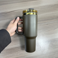 Nouveau Gobelet personnalisable plaqué or 40oz avec logo, couleur café-chocolat, avec poignée et paille