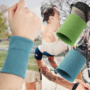 Bracelets de poignet rafraîchissants 3 couches personnalisables avec logo, absorbant l'humidité, respirants, pour la gym, le tennis, le sport, séchage rapide, sensation de fraîcheur, UPF50+, pour hommes - Product Image 2