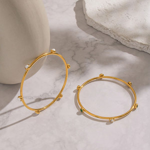 สร้อยข้อมือและกำไลแฟชั่นสแตนเลสสตีล 316L กันน้ำ ไม่หมอง ชุบทอง 14K 18K ประดับเพชรซิร์คอน ดีไซน์เนอร์ สำหรับผู้หญิง - Product Image 3