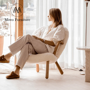Sillón de diseño moderno, sillón de <span class=keywords><strong>almeja</strong></span> con marco de madera maciza de tela de lana larga blanca, sillón para sala de estar, muebles de interior reclinables - Product Image 6