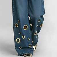 Pantalon en jean taille haute à jambes larges, boutonné, avec poches évidées, couleur unie
