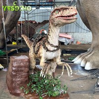 Aire de jeux de parc d'attractions pour enfants avec tour de dinosaures en plein air grandeur nature avec tour réaliste en silice à pièces sur dinosaure Raptor
