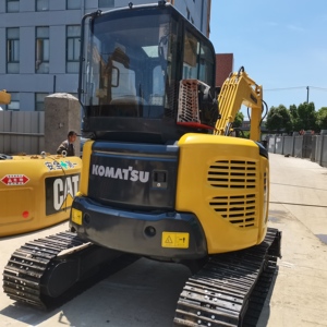 Mini-excavatrice sur chenilles Komatsu PC55MR d'occasion, 5,2 tonnes, rotation zéro, d'origine japonaise, à vendre - Product Image 4