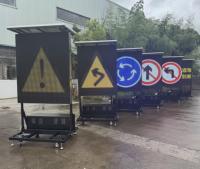 Panneaux d'affichage LED portables à messages variables, certifiés IP65 pour l'extérieur, avec animations et graphiques, pour l'éducation sur remorques et l'utilisation dans les centres commerciaux