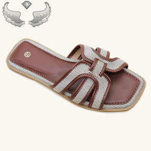 Vendita Diretta di Ciabatte da Donna alla Moda con Suola Piatta, Antiscivolo e Resistenti all'Usura, Provenienti dal Portogallo - Product Image 5