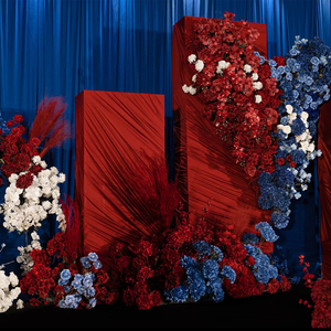 Fiori Decorativi Artificiali in Tonalità Rosse e Blu per Sfondi Matrimoniali, Decorazioni per Eventi, Feste e Celebrazioni - Product Image 1
