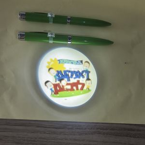 <span class=keywords><strong>ปากกา</strong></span>ลูกลื่นฉายโลโก้เรืองแสงพร้อม<span class=keywords><strong>ปากกา</strong></span>เลเซอร์ LED ของขวัญแบบหมุนได้ - Product Image 4