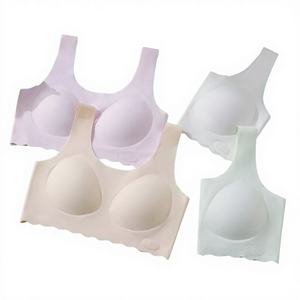 Sujetador inalámbrico de nailon sólido de una pieza, fino, con soporte superior cómodo para adolescentes, efecto push-up, con logo en la copa. - Product Image 4