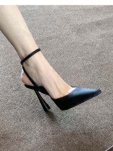<span class=keywords><strong>Sandalias</strong></span> de tacón bajo con punta y tiras al por mayor |   Tacones elegantes con correa de tobillo y pedrería metálica satinada para <span class=keywords><strong>mujer</strong></span>, ideales para fiestas nocturnas. - Product Image 5