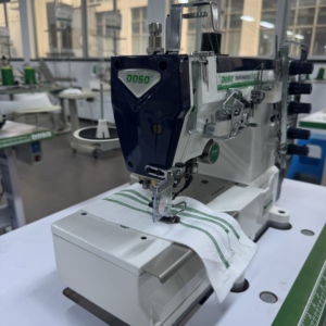 Machine à coudre interlock à cylindre plat de qualité supérieure, série DS588, triple aiguille, pour machines textiles - Product Image 2