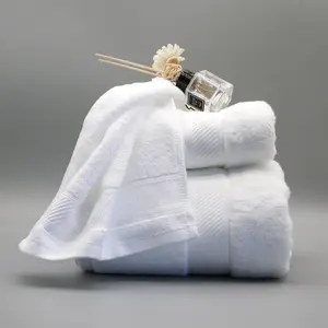 Schlussverkauf Gesichtswaschtuch Luxushotel Badetuch-Sets Handtücher Spa Gesichtsstickerei OEM-Logo günstige Handtücher