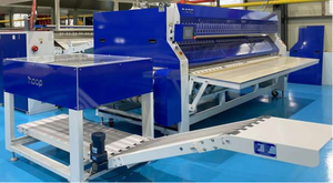 Empileur de linge de lit industriel, généralement connecté avec une plieuse/plieuse - Product Image 4