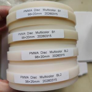 Disque PMMA double couleur, monocouche, rose et coloré, 98 mm, avec rayures sanguines pour structures dentaires (bridges, couronnes, arches complètes). - Product Image 5