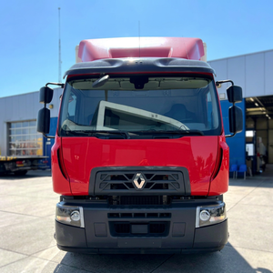 Camion de fret rouge Renault série T, vue avant, charge utile maximale supérieure à 3001 kg, véhicule utilitaire - Product Image 1