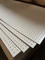 Panneau mural et de plafond perforé en MDF mélaminé sablé moderne, diamètres 5mm-9mm, E0, résistant à l'humidité, pour meubles