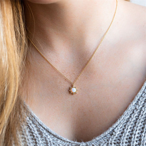 Ins Stijl Eenvoudige Maansteen Achthoekige Diamond Ketting 18K Vergulde Modieuze Hanger Ketting - Product Image 1
