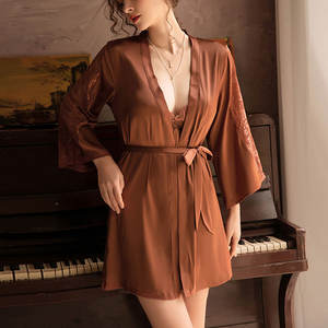 Chemise de nuit rembourrée en V profond sexy en satin soyeux aux couleurs personnalisées Pyjamas en soie glacée lisse avec <span class=keywords><strong>robe</strong></span> de chambre - Product Image 1