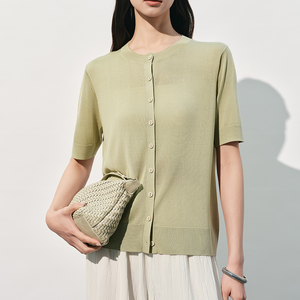 Maglia da <span class=keywords><strong>Donna</strong></span> a Collo Tondo Verde e Nera, Manica Corta <span class=keywords><strong>con</strong></span> <span class=keywords><strong>Bottoni</strong></span>, in Seta di Gelso, T-shirt Lavorata a Maglia per <span class=keywords><strong>Donna</strong></span> - Product Image 1