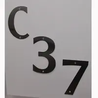 Il piatto della porta dell'hotel di lusso su misura decora il numero civico del segno del metallo galleggiante spazzolato dell'acciaio inossidabile delle lettere curve 3D