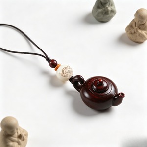 <span class=keywords><strong>Llavero</strong></span> de tetera pequeña de madera vintage, colgante de la suerte de artesanía oriental con cuentas para decoración de mochila, venta al por mayor - Product Image 1