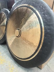 Gong Chao de Bronce B20 de 80 cm, Hecho a Mano, con Patrón de Rayos Lunares, para Sanación Sonora - Product Image 3