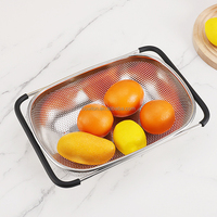 Passoire de cuisine extensible à poser sur l'évier avec poignée en caoutchouc pour légumes, fruits et pâtes