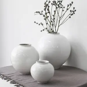 白色釉面陶瓷花瓶现代简约花盆北欧陶器经典圆形花瓶家居装饰