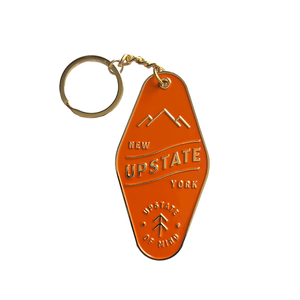 Upstate New York Personalidad Papel crítico Vintage Motel Diseño Metal Esmalte Llaveros Regalos Metal Artesanía Accesorios Colgantes - Product Image 3