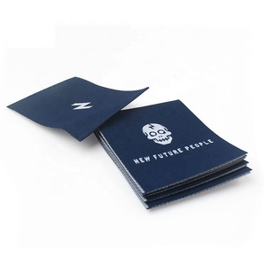 <span class=keywords><strong>Couture</strong></span> sur logo personnalisé bon marché pli central damassé vêtement tissu tissé marque vêtements étiquettes principales étiquettes pour vêtements - Product Image 2