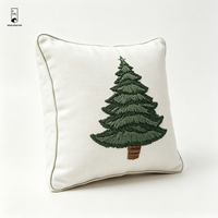 Coussin décoratif en lin et coton brodé avec motif sapin de Noël et bordure passepoilée, décoration de Noël pour la maison de style campagnard
