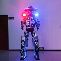 Costume de danse robot LED sur le thème du cowboy, en promotion, avec panneaux lumineux sculptés sur mesure, mascotte sur échasses pour les activités de défilés de carnaval