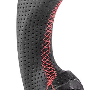 Volant en cuir perforé en fibre de carbone hydro-déposé pour Chevrolet <span class=keywords><strong>Corvette</strong></span> <span class=keywords><strong>C5</strong></span> <span class=keywords><strong>1997</strong></span> 1998 1999 2000 2001 2002 2003 2004 - Product Image 4