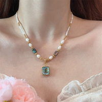 Collier Pendentif Perle d'Eau Douce et Nacre, Perles de Coquille d'Ormeau Naturel, Ras du Cou Populaire, Luxe Léger, Niche Haut de Gamme