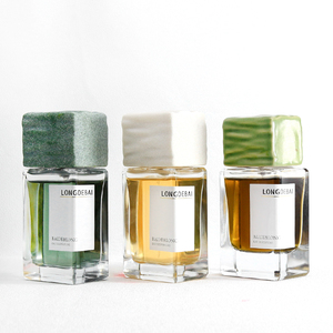 Botella de Perfume de Vidrio Cuadrada Transparente de Lujo Personalizada de 50 ml y 100 ml con Pulverizador de Bomba y Piedra de Mármol - Product Image 6