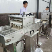 Machine commerciale en fer pour la fabrication de nuggets, falafels, burgers coréens, galettes de poulet jamaïcaines et petits hamburgers