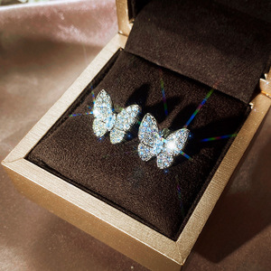 Set di Tre Accessori a Forma di Farfalla per Donne, Moda Semplice per Uso Quotidiano, Set Coordinato - Product Image 2