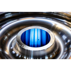 Potente rueda de tren de carga de acero ER7 diseñada para sistemas de transporte ferroviario, soporta cargas pesadas con un diseño robusto y una deslización suave sobre la vía. - Product Image 1